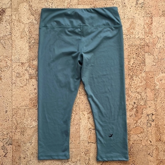 GLYDER Green Cropped Leggings: Moss - Picture 7 of 8